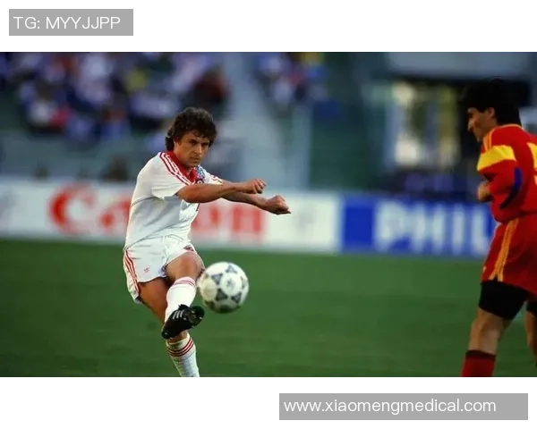 50岁足球巨星依然闪耀赛场传奇时刻解析 50岁足球巨星依然闪耀赛场传奇时刻解析