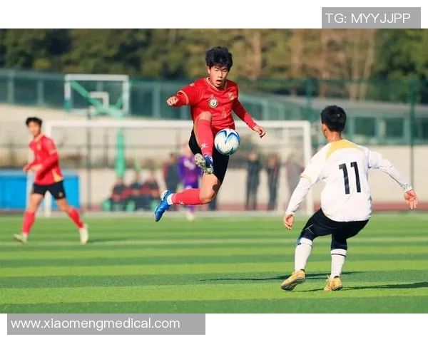 球星绿茵赛场驰骋瞬间展现激情与力量足球魅力尽情释放 球星绿茵赛场驰骋瞬间展现激情与力量足球魅力尽情释放