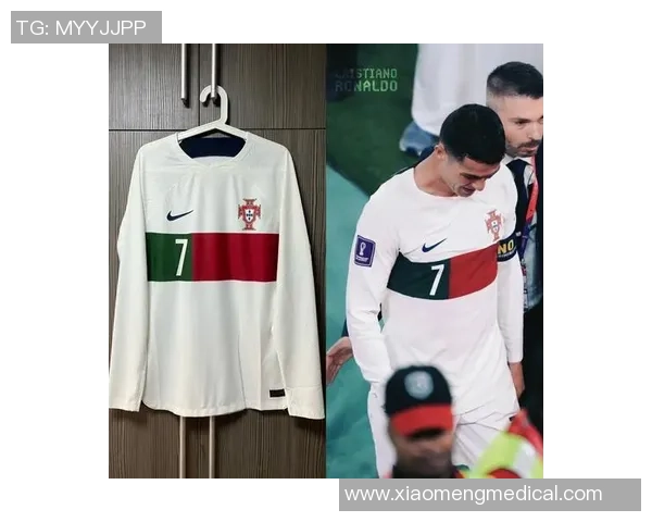 足球球星更衣室幕后：解密他们的球衣选择与穿搭习惯